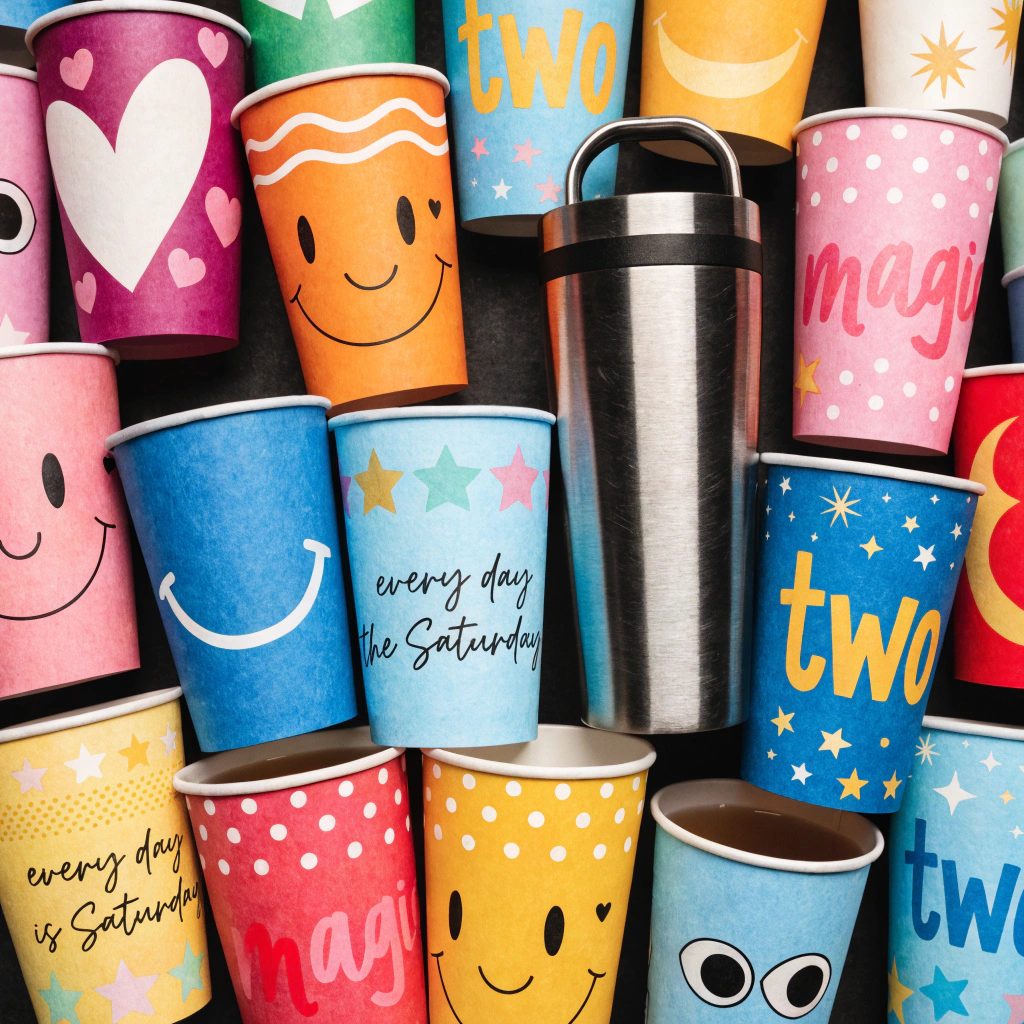 Vaso impreso con branding minimalista